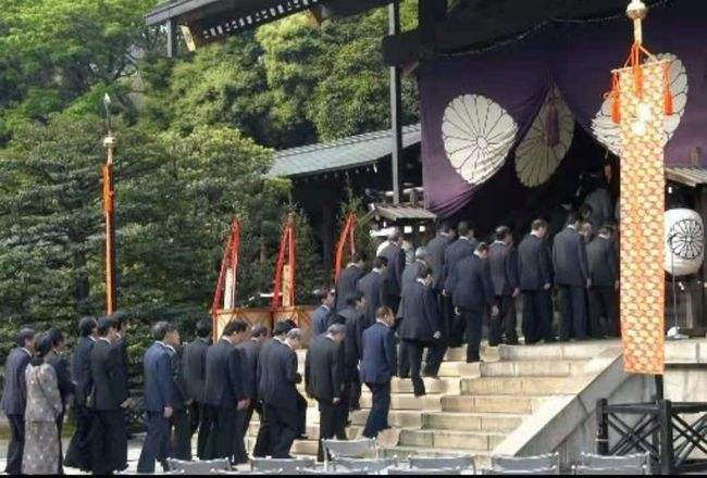 2009年，台湾美女前往日本靖国神社，要求取回祖宗灵位