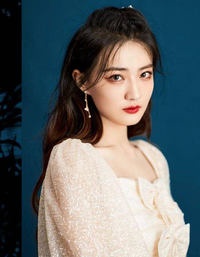 宋轶这3位女明星，应该是很用力在变美吧