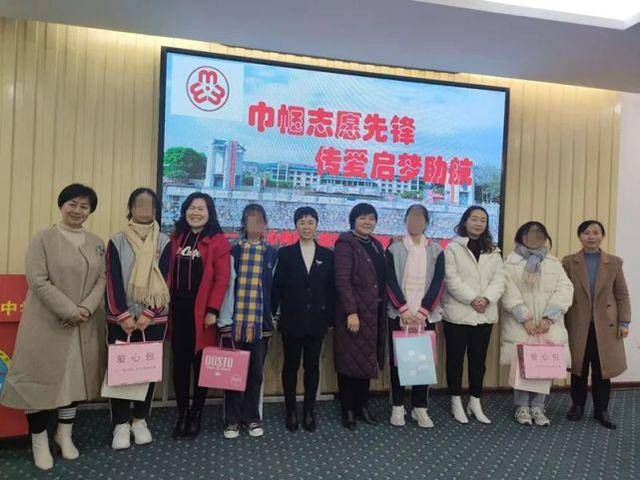 现场,该县县委副书记,政法委书记梁薇,县委常委陈熙,县委常委,组织