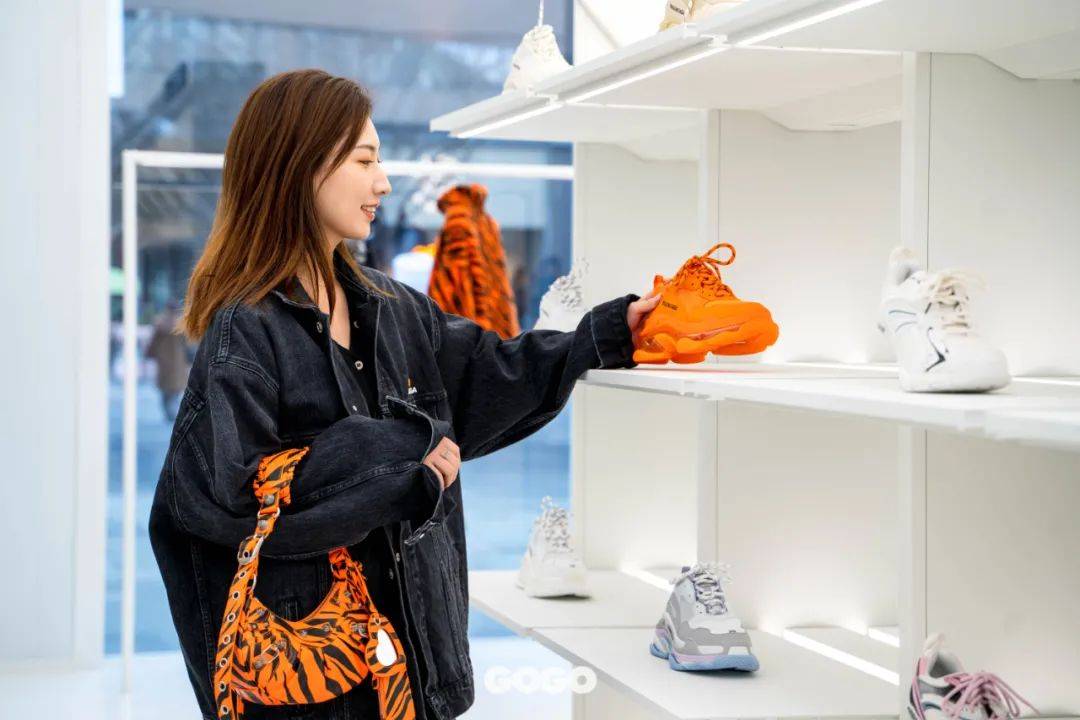 系列 BALENCIAGA限时体验店闪现成都太古里！新春虎年系列来了