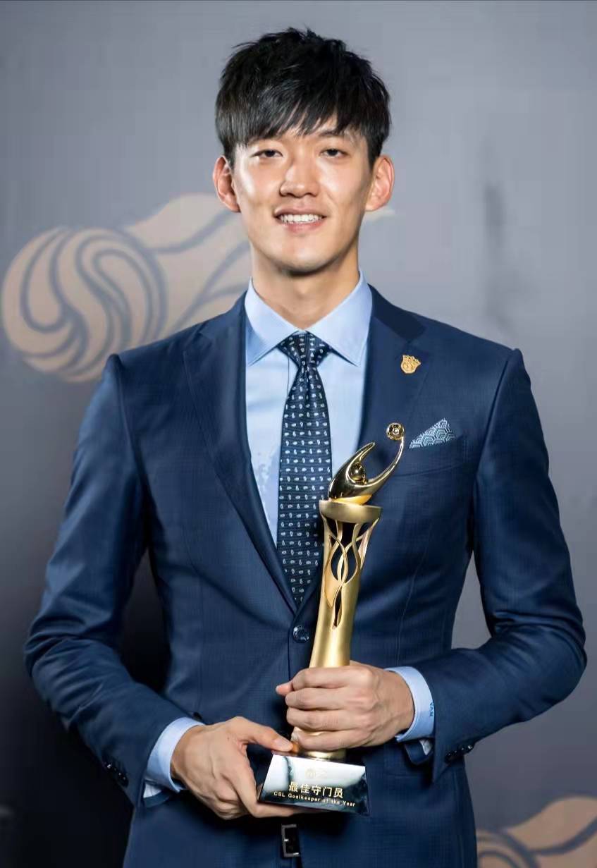 流言止于智者崇明岛范德萨的绿茵故事国门颜骏凌的足球人生