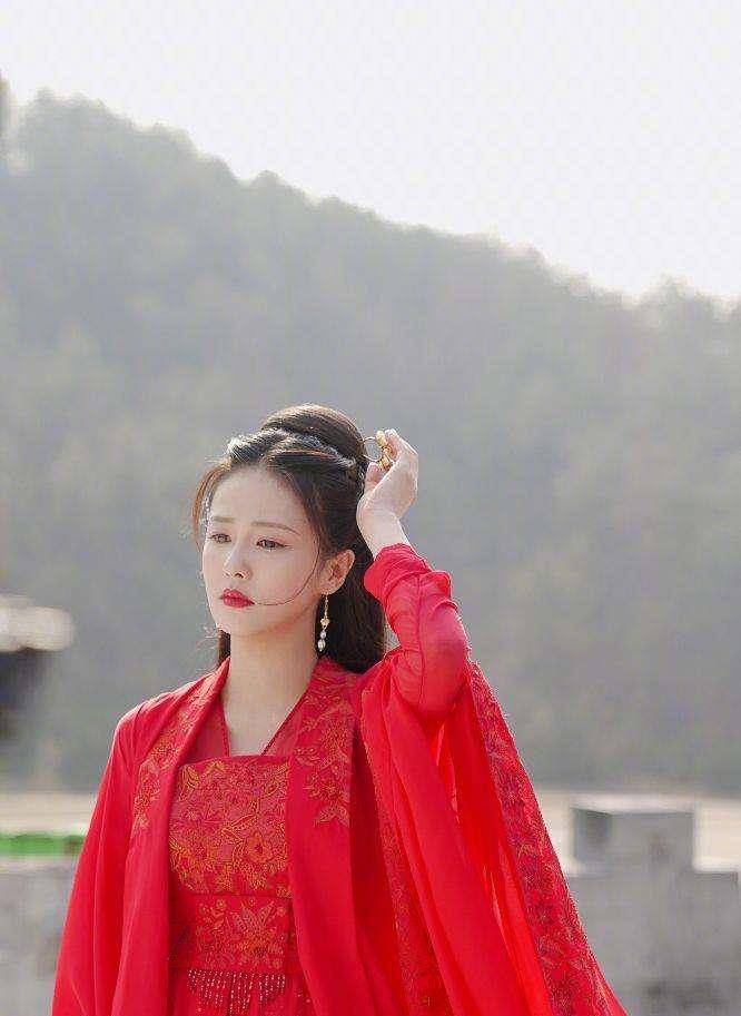 古装剧中绝美的红衣造型_迪丽热巴_一身_小苒