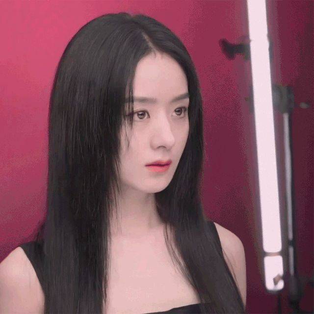 卷发女人到了中年，这4种发型尽量别剪，自以为时髦，其实显老又土气