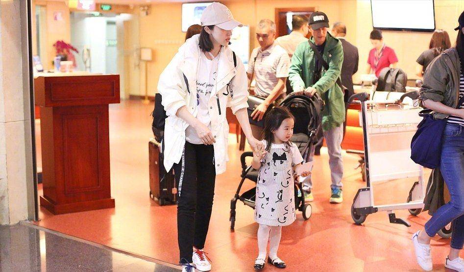 白雪公主董璇的女儿才3岁，就已经出落得这么甜美了？举手投足明星范十足