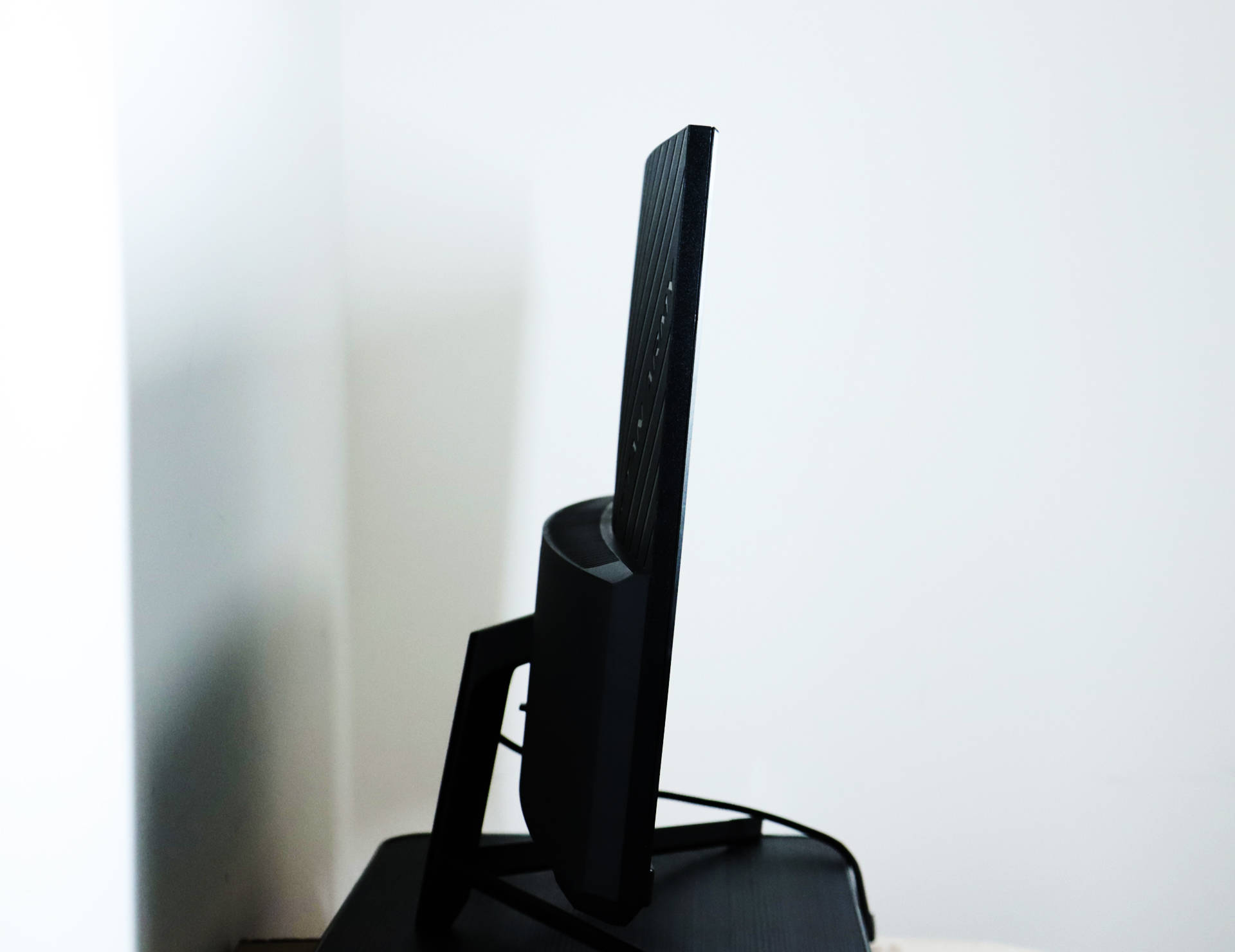 高刷游戏显示器推荐泰坦军团专业曲面电竞显示器