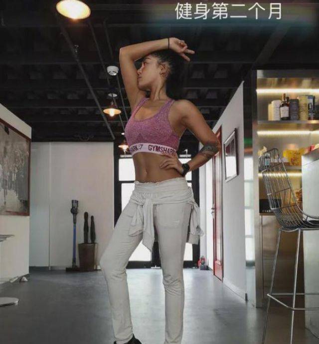 原创33岁江映蓉晒视频跳热舞身材健硕被赞健康美曾获快女冠军