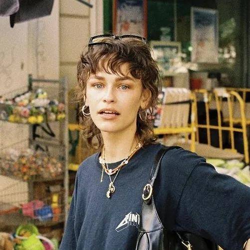 卷发烫个时髦洋气的新年卷发,虎年就要「鸿运当头」