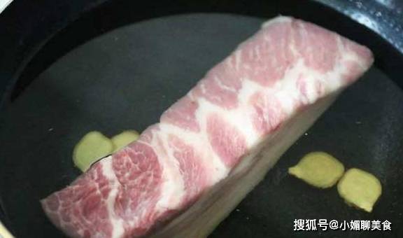 肥肉|煮红烧肉，加半罐“它”，红烧肉油而不腻，味道独特，超下饭