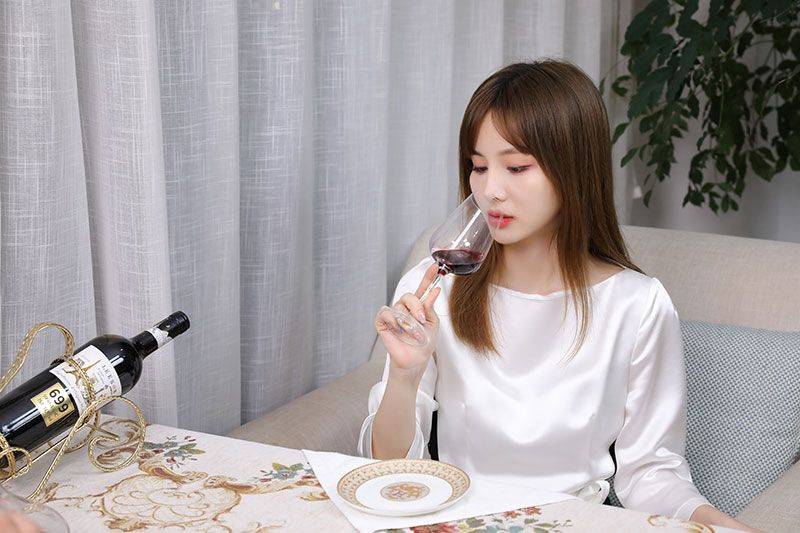 因为|女酒客爱什么酒？当然是这款小资红酒！