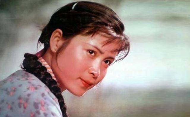 因为|昔日女星王琴宝 美丽又温柔 80年代“标准女友”如今61岁被淡忘