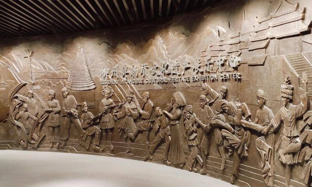 柳州多民族风情立体浮雕主题墙盛大的苗族系列坡会群侗族特色建筑