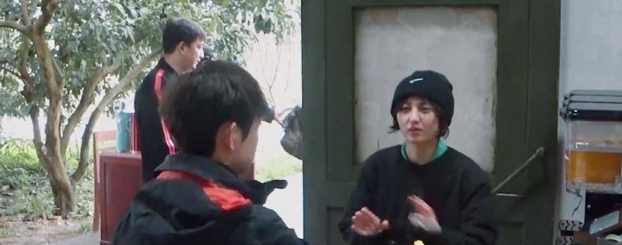 小狐狸|在师傅跟前,张艺兴“小狐狸”本性发作了,师徒二人联合搞事儿了