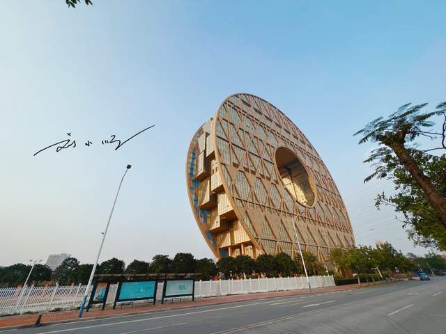 广州有一个“尴尬”的地标建筑，有人觉得很特别，有人却觉得好丑