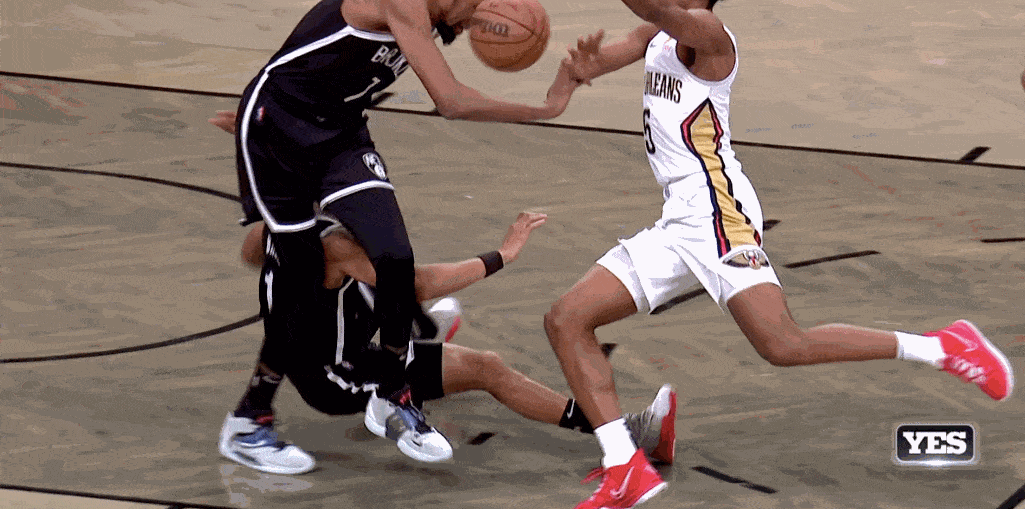 NBA|杜兰特伤情出炉！鹈鹕后卫支肘推人动作被揪出，裁判判罚引争议