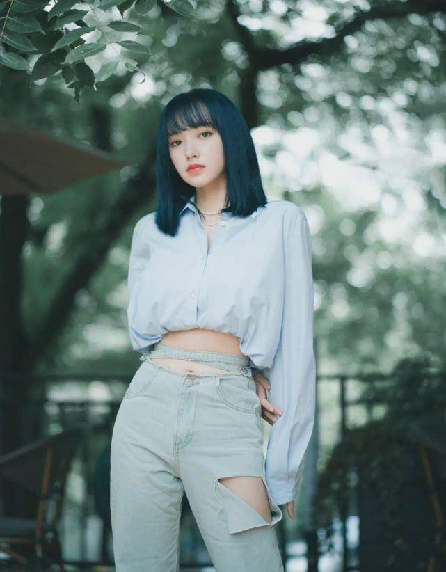 程潇 程潇近照美过头?电光蓝双马尾配透视装太惊艳,像“漫画美少女”