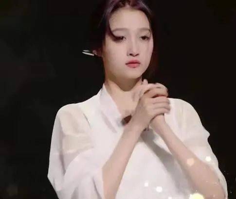 永久颜值忽高忽低的女星，鞠婧祎去掉半永久妆容，杨幂过度调整后遗症