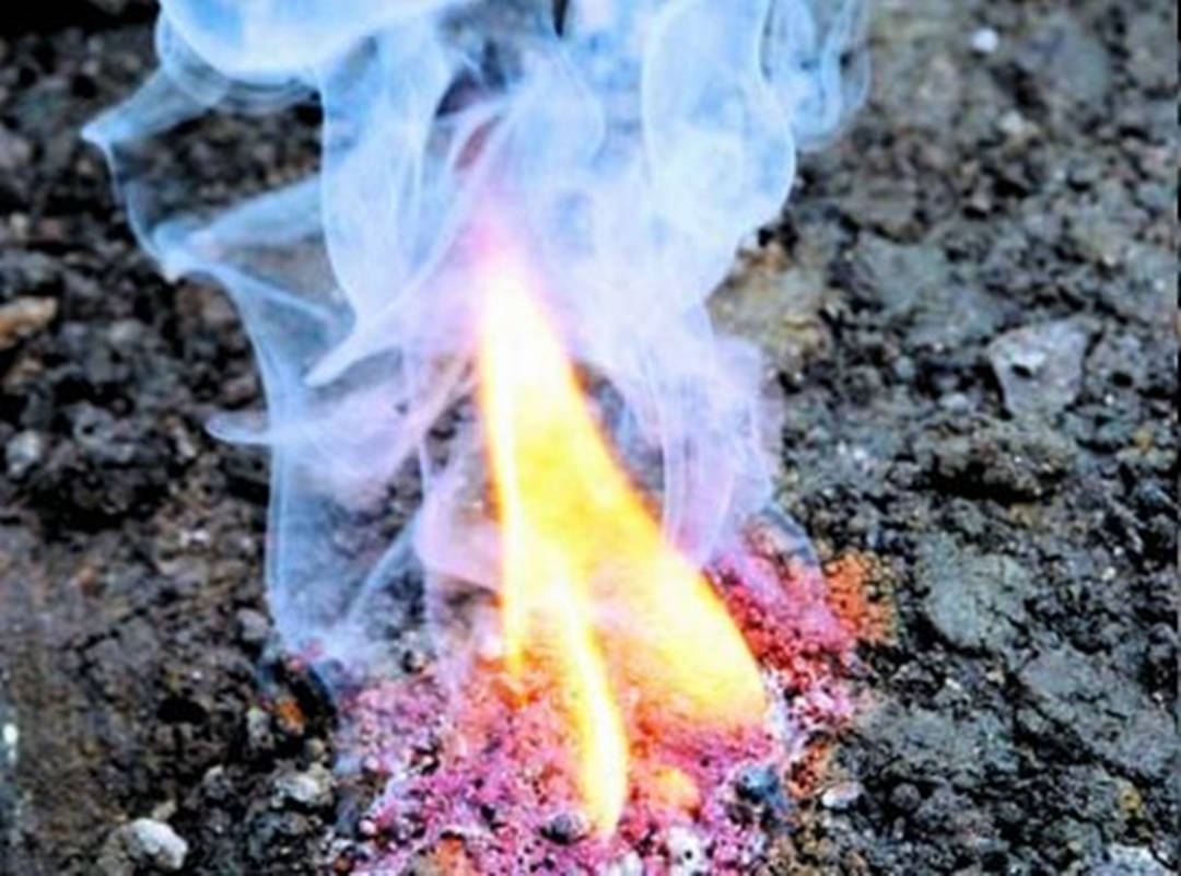 除此之外,还有不少人描述自己被"鬼火"追着跑的经历,由此断定这一现象