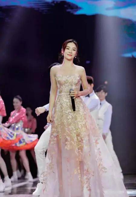 美貌她的“美貌”，真的被耽误了很多年