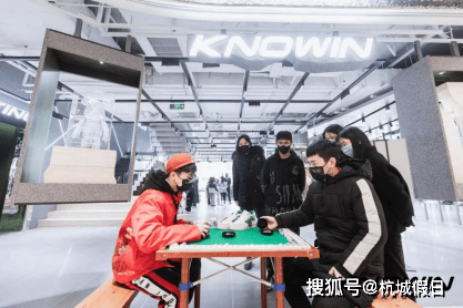 进行 KNOWIN杭州旗舰店｜听说全杭最潮的男神女神都来了？