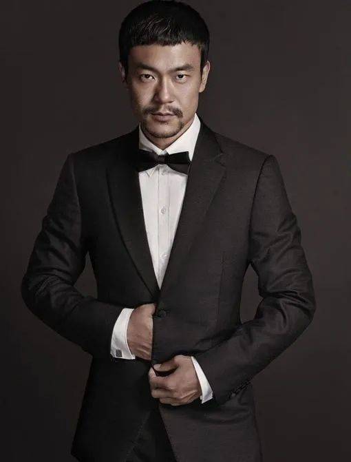 靠自己5位的星二代，有人父亲去世才暴露身份，打了多少拼爹明星的脸_廖凡_廖丙炎_王紫逸