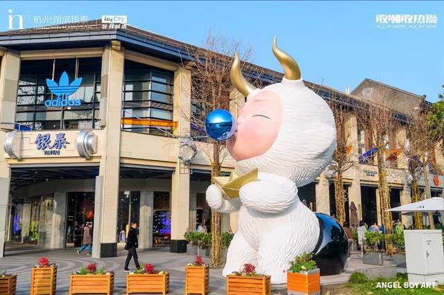 城市IP第四站| 巨型潮玩雕塑ANGEL BOY·WHITE治愈杭州_手机搜狐网