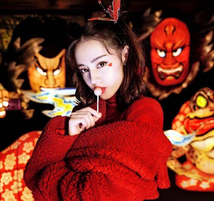 周冬雨继千金妆、奶醉妆后，又一妆容走红？求求女明星们别再无脑跟风