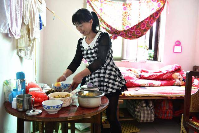 若是孩子愿意父母陪读,那我们就准备租房子,生活用品等,若是孩子不