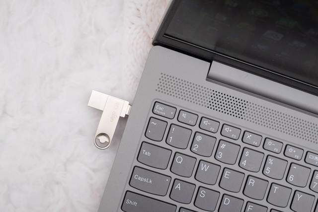 平板电脑怎么用u盘啊 5615eb2fb92d4940bd3cbf2eb2585bab.jpeg