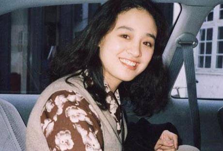 23岁便大红大紫,前夫吸毒跳楼惨死今54岁仍单身_伍宇娟_贾宏声_丈夫