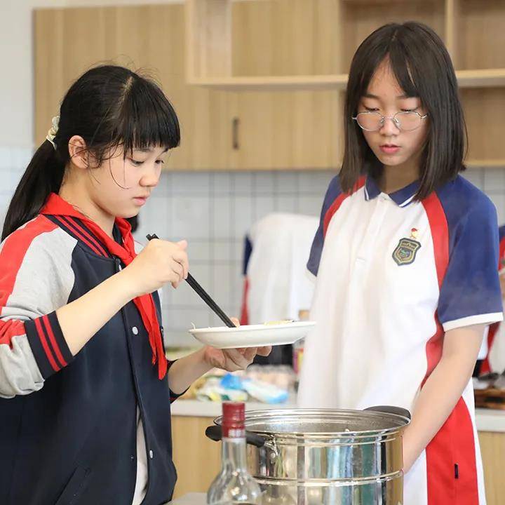 德阳巴川中学探索适合的理想课程设置