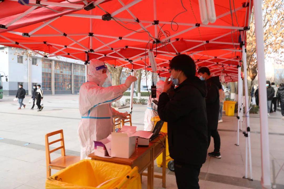 防控|寒假开启！西安建筑科技大学华清学院专车护送学生踏上回家之路