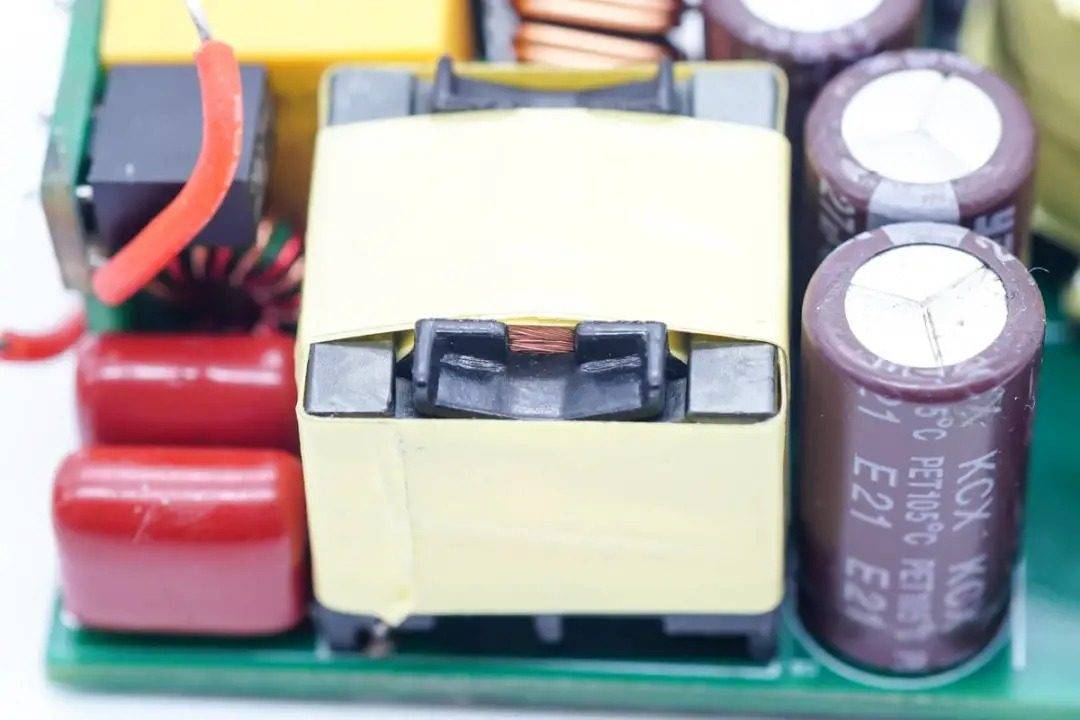 必易微带来PFC+QR全套国产120W氮化镓快充解决方案