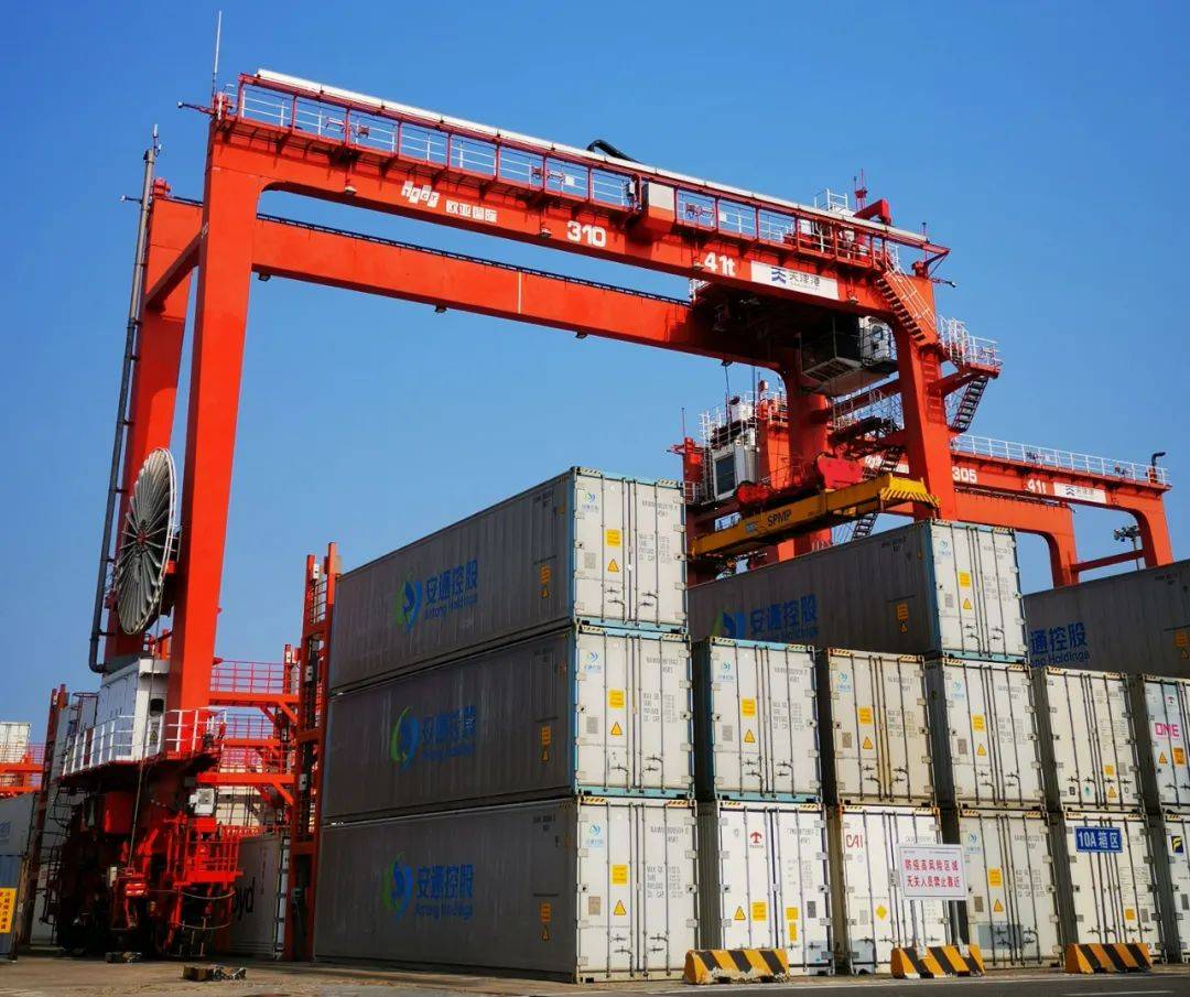 新型场桥电控系统首次实现控制系统 驱动系统的国产化