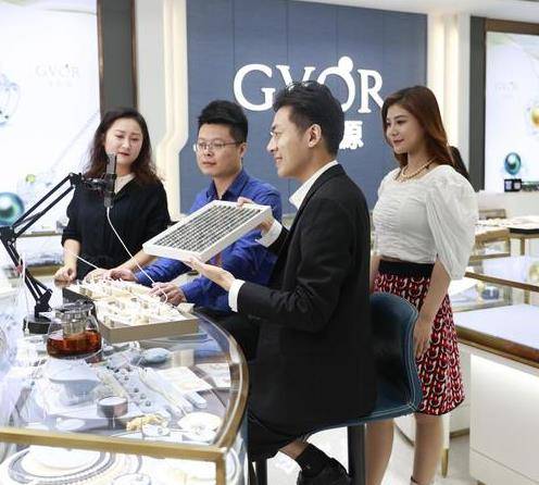 “抖音一哥”董先生深陷舆论风波:网友纷纷对其口诛笔伐(图1)