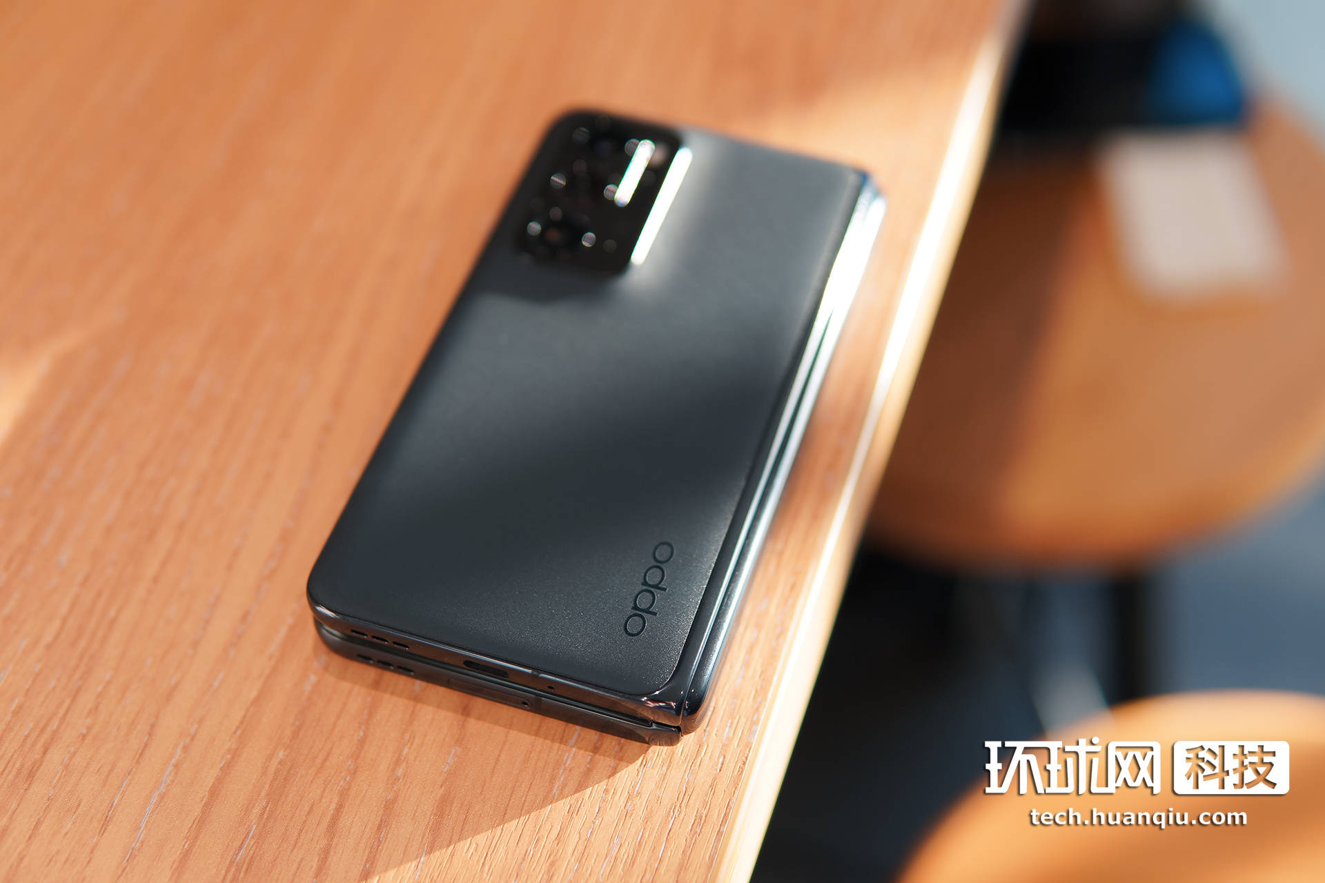 OPPO Find N 图赏：开则视野广阔，合能一手掌握