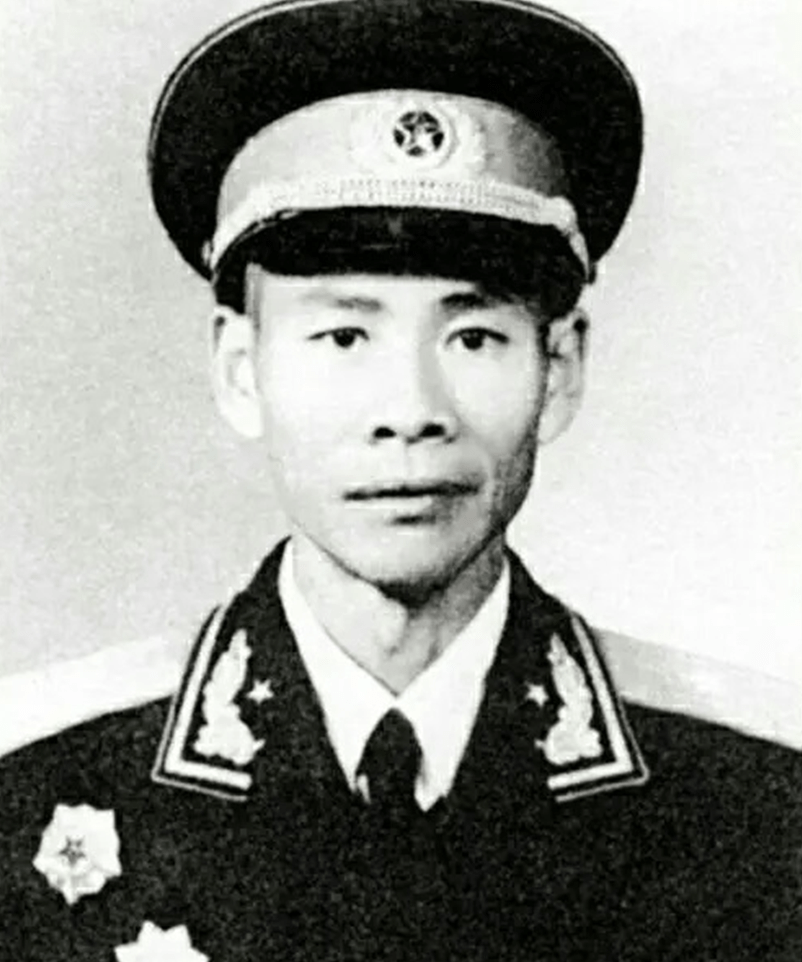 4旅11团团长吴华夺,政委蔡炳臣在一起议论,都认为接下来上级会集中