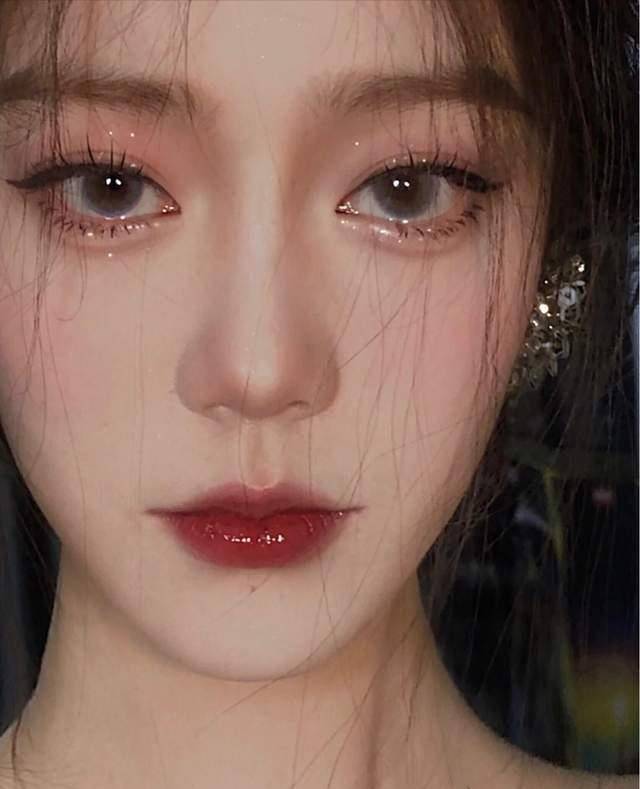 眼睫毛过年聚会，试试“渣女风”妆容，不说多惊艳，但是真的“渣”