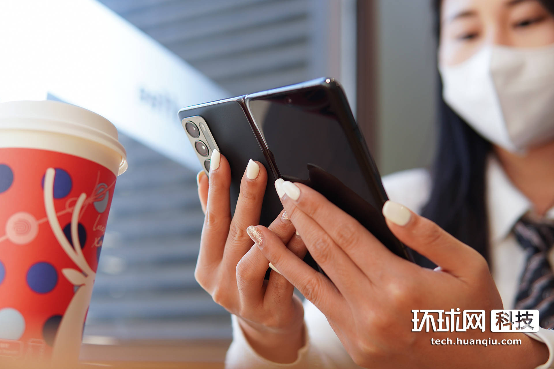 OPPO Find N 图赏：开则视野广阔，合能一手掌握