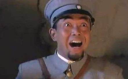 比如化成人形的凤九闻味道时鼻子还是会一动一动的成龙父