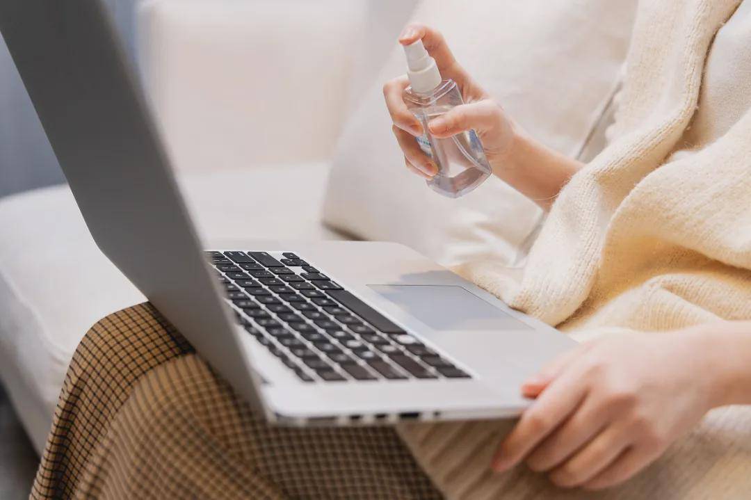 笔记本电脑应该边用边充电，还是没电再充？很多人一直做错