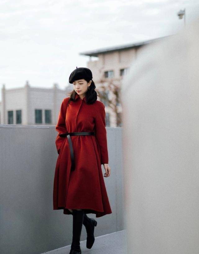 三木 过年穿大衣时，建议少配打底裤！看看三木的穿搭，你会有所启发