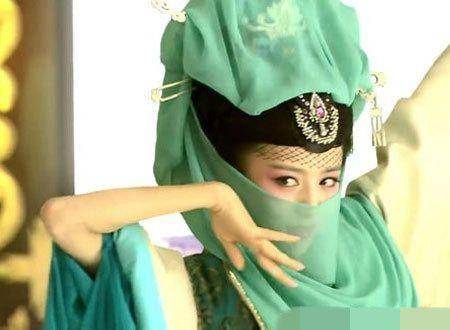 佟丽娅从片场收工？独孤信的女儿