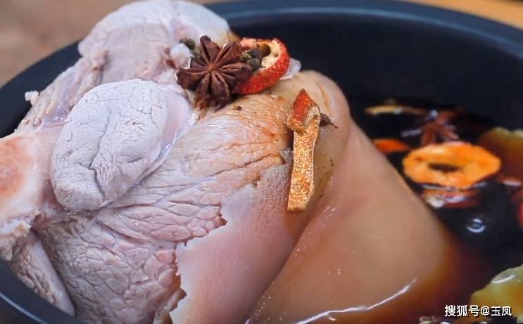 怎么做红烧肘子好吃又烂又敢吃 2593e2924c9c4eecaade65925f105531.jpeg