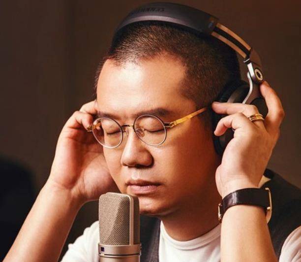 小丸子|他是家喻户晓的情感导师，在事业巅峰期，为了女儿退出舞台