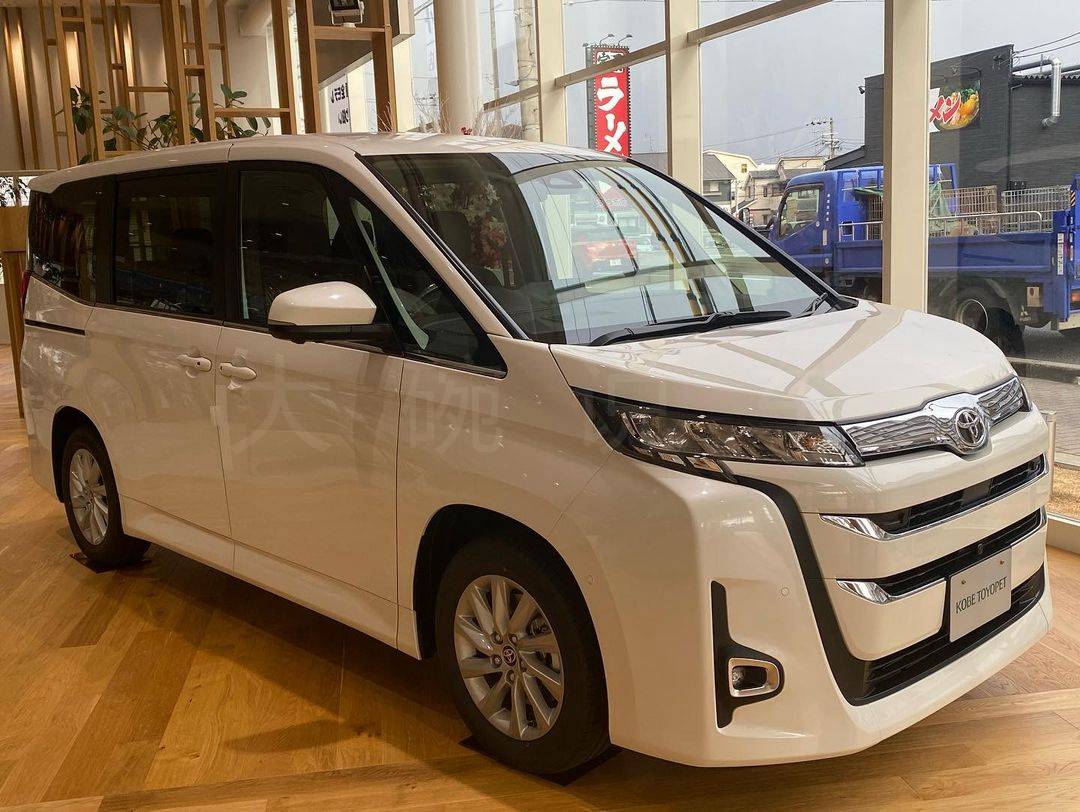 丰田家用mpv亮相!落地20万!7座8座任选,2.