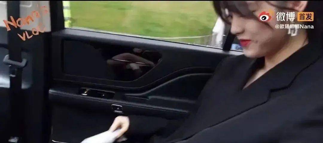 活动景甜最新生图粉感重，脖子出现色差，欧阳娜娜还曾自曝全身涂粉