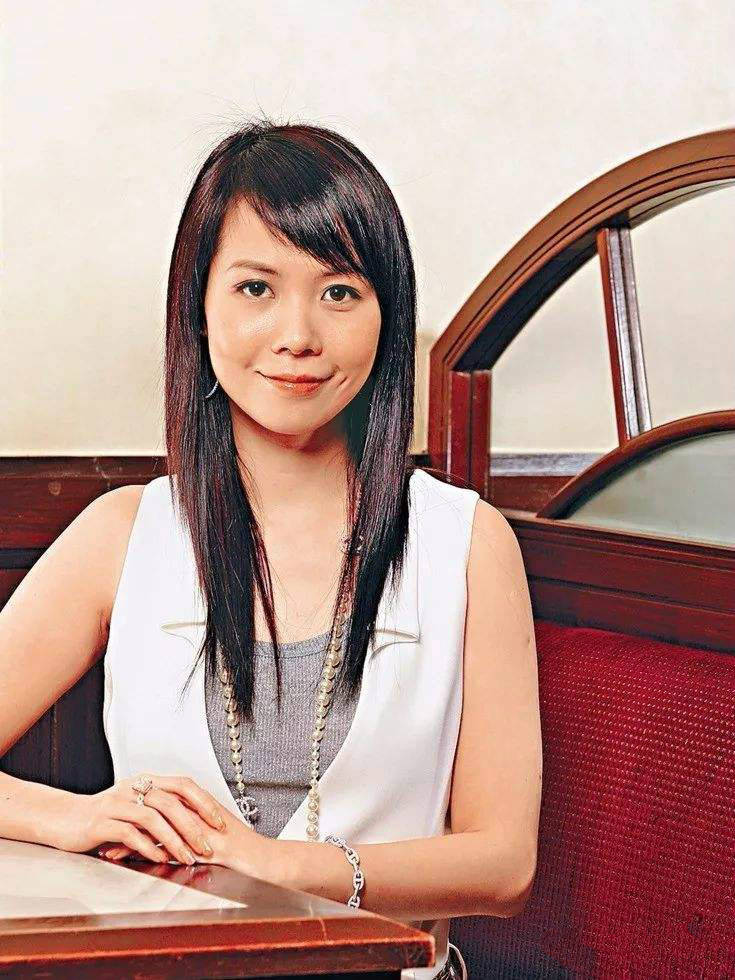 精英女律师,与刘銮雄交往6年被抛弃,后当60岁富豪的小三生两子_王颖妤