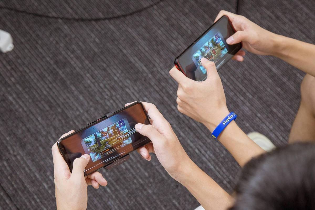 22GB+骁龙8旗舰，网友：这手机比我电脑内存还大