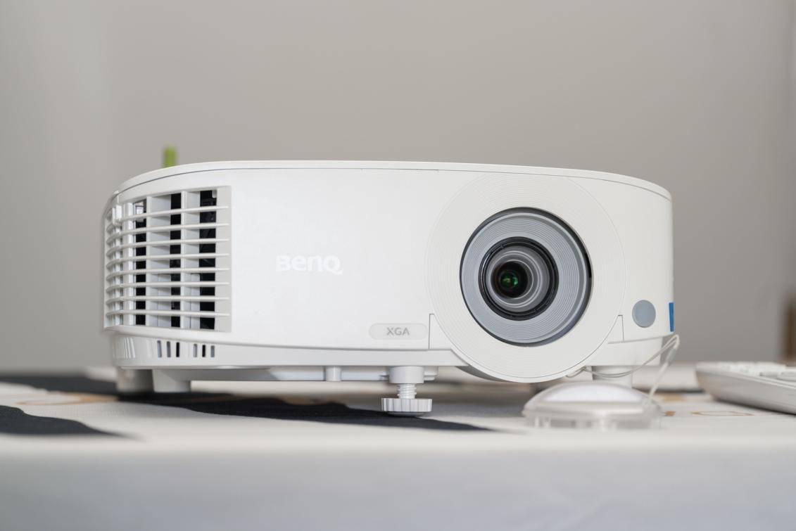 原创明基e540智能商务投影仪4000流明亮度轻松玩转日常会议