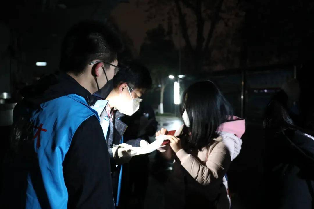 卢建军|“报平安！我们到家了！”——西安交通大学学子平安返家